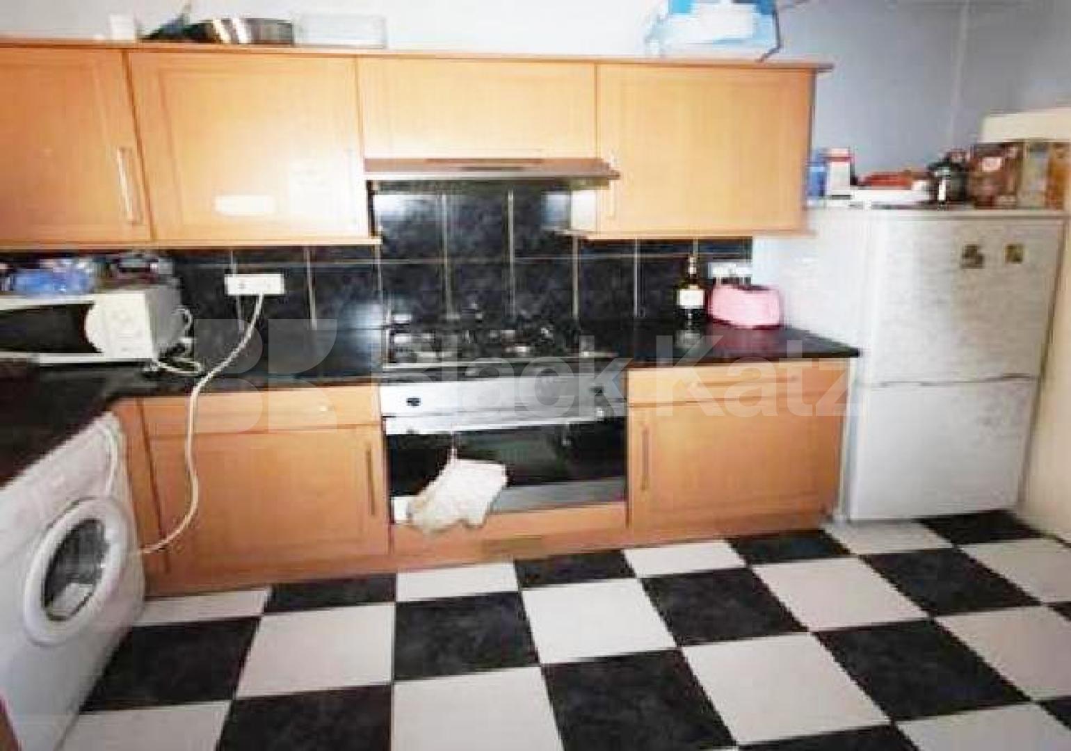 			NEW INSTRUCTION / GREAT FOR STUDENTS!!! Available mid August!, 4 Bedroom, 1 bath, 1 reception Flat			 Royal college street, Camden